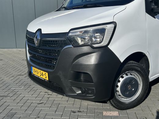Renault Master 2.3 dCi 136 PK / 2x SCHUIFDEUR / L1H1 / 1e. EIG. / 2.5 TONS TREKHAAK / AIRCO / CRUISE / 3-ZITS ActivLease financial lease