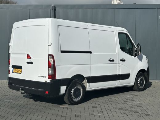 Renault Master 2.3 dCi 136 PK / 2x SCHUIFDEUR / L1H1 / 1e. EIG. / 2.5 TONS TREKHAAK / AIRCO / CRUISE / 3-ZITS ActivLease financial lease