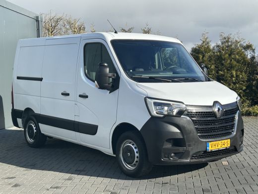 Renault Master 2.3 dCi 136 PK / 2x SCHUIFDEUR / L1H1 / 1e. EIG. / 2.5 TONS TREKHAAK / AIRCO / CRUISE / 3-ZITS ActivLease financial lease