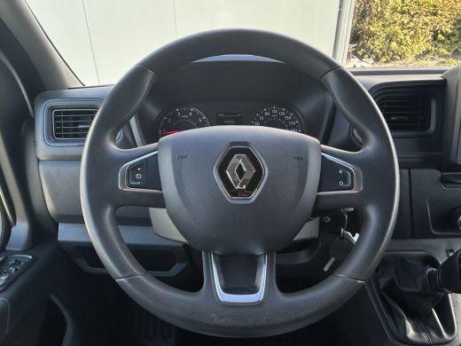 Renault Master 2.3 dCi 136 PK / 2x SCHUIFDEUR / L1H1 / 1e. EIG. / 2.5 TONS TREKHAAK / AIRCO / CRUISE / 3-ZITS ActivLease financial lease