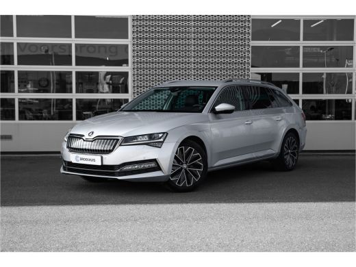 Skoda Superb Combi 1.4 TSI iV 218 pk Laurin & Klement | Trekhaak | Leder | Adapt. Cruise | Camera Skoda Superb Combi 1.4 TSI iV 218 pk Laurin & Klement | Trekhaak | Leder | Adapt. Cruise | Camera