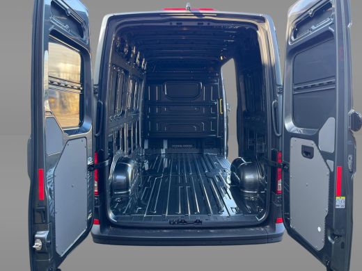 Volkswagen Crafter 35 2.0 TDI L3H3 Exclusive BPM Vrij | ACC | Navigatie | LM Velgen 17" | Diefstalalarm | Camera ach... ActivLease financial lease