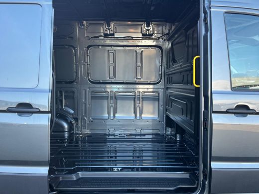 Volkswagen Crafter 35 2.0 TDI L3H3 Exclusive BPM Vrij | ACC | Navigatie | LM Velgen 17" | Diefstalalarm | Camera ach... ActivLease financial lease