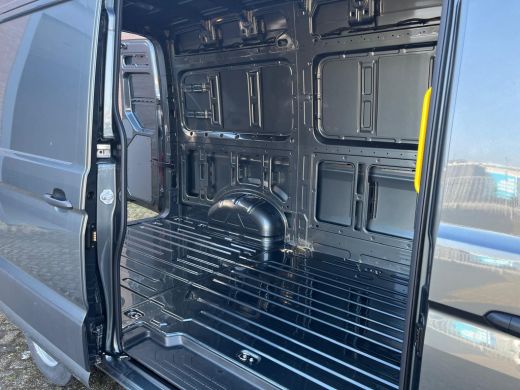 Volkswagen Crafter 35 2.0 TDI L3H3 Exclusive BPM Vrij | ACC | Navigatie | LM Velgen 17" | Diefstalalarm | Camera ach... ActivLease financial lease