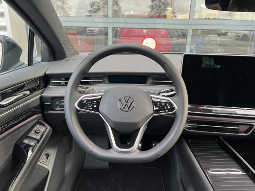 Volkswagen ID.7 Tourer Volkswagen Pro Business | Achterbank in ongelijke delen neerklapbaar incl. middenarmsteun en door... ActivLease financial lease