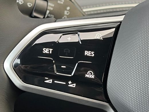 Volkswagen ID.7 Tourer Volkswagen Pro Business | Achterbank in ongelijke delen neerklapbaar incl. middenarmsteun en door... ActivLease financial lease