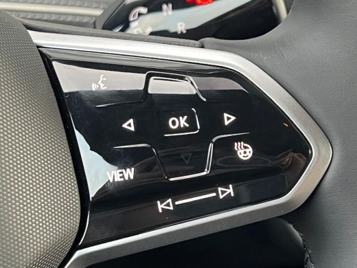 Volkswagen ID.7 Tourer Volkswagen Pro Business | Achterbank in ongelijke delen neerklapbaar incl. middenarmsteun en door... ActivLease financial lease