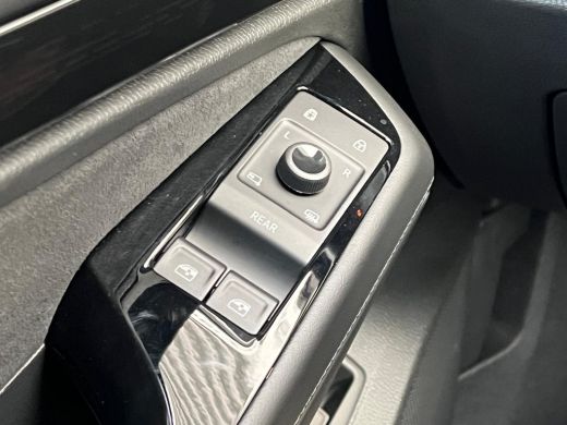 Volkswagen ID.7 Tourer Volkswagen Pro Business | Achterbank in ongelijke delen neerklapbaar incl. middenarmsteun en door... ActivLease financial lease
