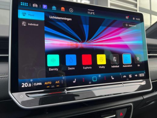 Volkswagen ID.7 Tourer Volkswagen Pro Business | Achterbank in ongelijke delen neerklapbaar incl. middenarmsteun en door... ActivLease financial lease