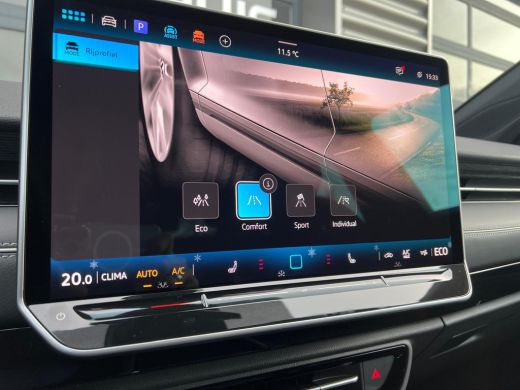 Volkswagen ID.7 Tourer Volkswagen Pro Business | Achterbank in ongelijke delen neerklapbaar incl. middenarmsteun en door... ActivLease financial lease