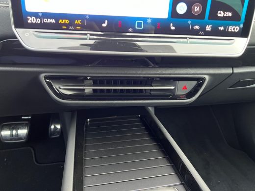 Volkswagen ID.7 Tourer Volkswagen Pro Business | Achterbank in ongelijke delen neerklapbaar incl. middenarmsteun en door... ActivLease financial lease