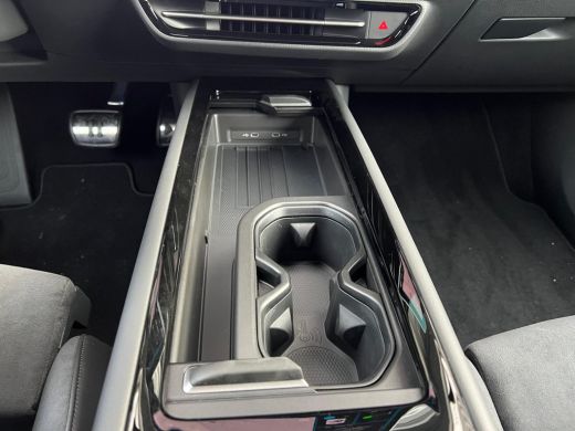 Volkswagen ID.7 Tourer Volkswagen Pro Business | Achterbank in ongelijke delen neerklapbaar incl. middenarmsteun en door... ActivLease financial lease