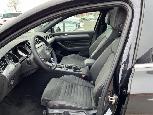 Volkswagen Passat Variant 1.4 TSI DSG6 GTE Business | PHEV | 218 Pk| Trekhaak | ACC | Pano | Elec. A-Klep | ERGO | ActivLease financial lease