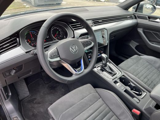 Volkswagen Passat Variant 1.4 TSI DSG6 GTE Business | PHEV | 218 Pk| Trekhaak | ACC | Pano | Elec. A-Klep | ERGO | ActivLease financial lease