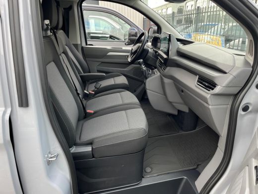 Volkswagen Transporter 2.0 TDI L1H1 28 Life BPM Vrij | Achteruitrij camera | Bijrijdersbank | Apple Carplay | ActivLease financial lease