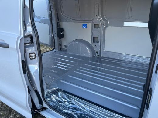 Volkswagen Transporter 2.0 TDI L1H1 28 Life BPM Vrij | Achteruitrij camera | Bijrijdersbank | Apple Carplay | ActivLease financial lease