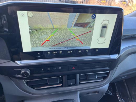 Volkswagen Transporter 2.0 TDI L1H1 28 Life BPM Vrij | PDC V+A | Achteruitrijcamera | Bijrijdersbank | Apple Carplay | ActivLease financial lease