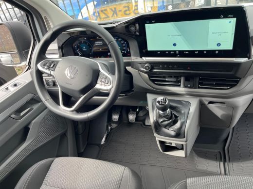 Volkswagen Transporter 2.0 TDI L2H1 30 Life BPM Vrij | PDC V+A | Camera achter | Bijrijdersbank | Apple CarPlay | ActivLease financial lease