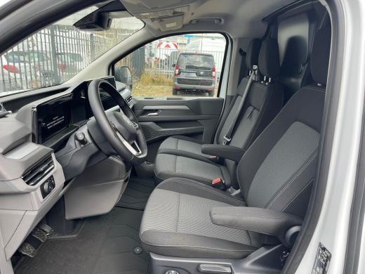 Volkswagen Transporter 2.0 TDI L2H1 30 Life BPM Vrij | PDC V+A | Camera achter | Bijrijdersbank | Apple CarPlay | ActivLease financial lease
