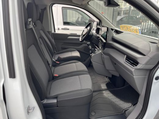 Volkswagen Transporter 2.0 TDI L2H1 30 Life BPM Vrij | PDC V+A | Camera achter | Bijrijdersbank | Apple CarPlay | ActivLease financial lease