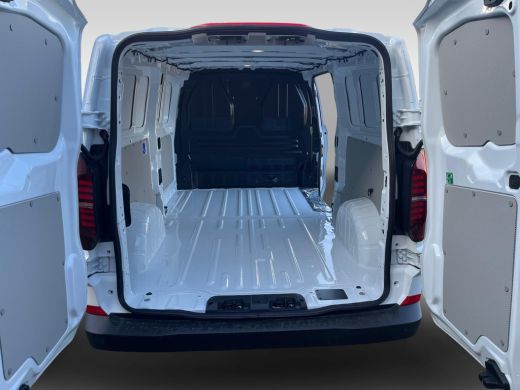 Volkswagen Transporter 2.0 TDI L2H1 30 Life BPM Vrij | PDC V+A | Camera achter | Bijrijdersbank | Apple CarPlay | ActivLease financial lease