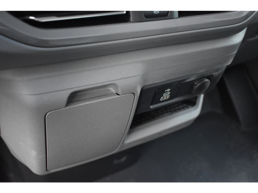 Volkswagen Transporter 2.0 TDI L2H1 DSG-8 30 Style | NIEUWE TYPE | TREKHAAK | CAMERA | NAVIGATIE ActivLease financial lease