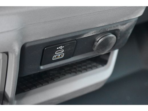 Volkswagen Transporter 2.0 TDI L2H1 DSG-8 30 Style | NIEUWE TYPE | TREKHAAK | CAMERA | NAVIGATIE ActivLease financial lease