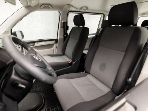 Volkswagen Transporter Kombi 2.0 TDI L2H1 8 Persoons (APPLE CARPLAY, NAVIGATIE, BLUETOOTH, AIRCO, ELEK PAKKET, ARMSTEUN, SPORT... ActivLease financial lease
