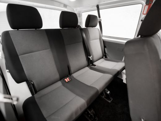 Volkswagen Transporter Kombi 2.0 TDI L2H1 8 Persoons (APPLE CARPLAY, NAVIGATIE, BLUETOOTH, AIRCO, ELEK PAKKET, ARMSTEUN, SPORT... ActivLease financial lease