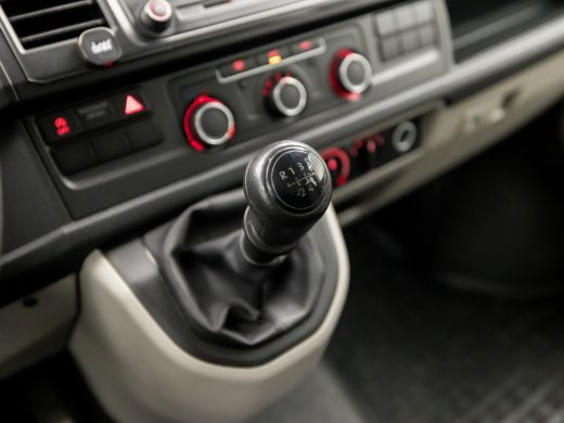 Volkswagen Transporter Kombi 2.0 TDI L2H1 8 Persoons (APPLE CARPLAY, NAVIGATIE, BLUETOOTH, AIRCO, ELEK PAKKET, ARMSTEUN, SPORT... ActivLease financial lease