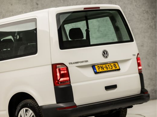 Volkswagen Transporter Kombi 2.0 TDI L2H1 8 Persoons (APPLE CARPLAY, NAVIGATIE, BLUETOOTH, AIRCO, ELEK PAKKET, ARMSTEUN, SPORT... ActivLease financial lease