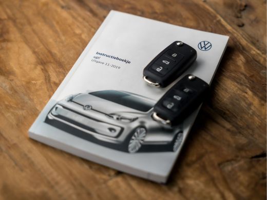 Volkswagen up! 1.0 Sportline (5-DEURS, AIRCO, BLUETOOTH, GETINT GLAS, NIEUWE APK, SPORTSTOELEN, START/STOP, NIEU... ActivLease financial lease