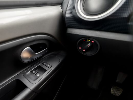 Volkswagen up! 1.0 Sportline (5-DEURS, AIRCO, BLUETOOTH, GETINT GLAS, NIEUWE APK, SPORTSTOELEN, START/STOP, NIEU... ActivLease financial lease