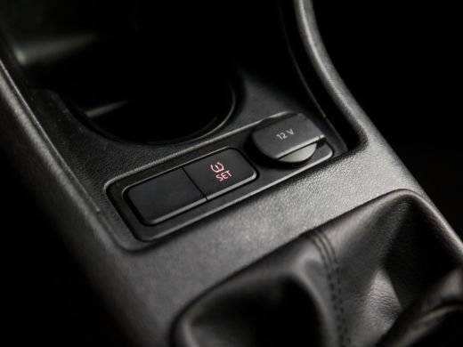 Volkswagen up! 1.0 Sportline (5-DEURS, AIRCO, BLUETOOTH, GETINT GLAS, NIEUWE APK, SPORTSTOELEN, START/STOP, NIEU... ActivLease financial lease
