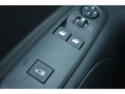 Fiat E-Doblò 136 L1 50 kWh | Adaptive Cruise | Navigatie | Stuurverwarming | Parkeersensoren | Climate Control... ActivLease financial lease