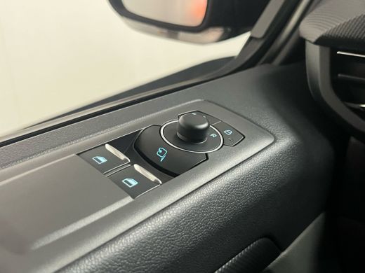 Ford Transit Custom 320 2.0 TDCI 170PK L2H1 Limited | B&O audio! | Camera | Standkachel | Stoelverwarming | 2500KG Tr... ActivLease financial lease