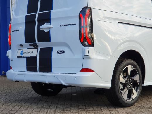 Ford Transit Custom Ford 320 2.5 PHEV L2H1 Sport | Dubbel Cabine | Driver Assistance Pack | 19 inch | Trekhaak | B&O ... ActivLease financial lease