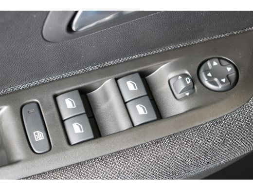 Peugeot 208 1.2 PureTech 75 Style | Parkeer sensor achter | Apple carplay | Led koplampen | Airco | Cruise co... ActivLease financial lease