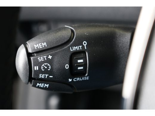 Peugeot 208 1.2 PureTech 75 Style | Parkeer sensor achter | Apple carplay | Led koplampen | Airco | Cruise co... ActivLease financial lease