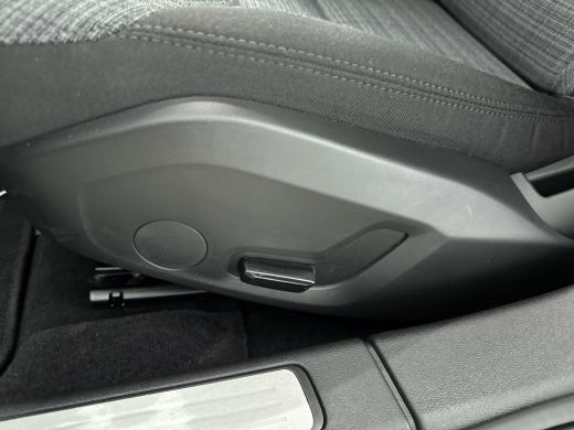 Volvo  V60 2.0 B3 Essential Edition | Stoel verw. V+A | Stuurwielverw. | PDC + Camera | Android auto / Apple... ActivLease financial lease