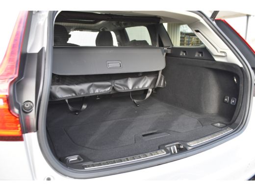 Volvo  V60 Volvo T6 Plug-in hybrid AWD Plus Dark | Keyless | Pano | Trekhaak | Stoel/Stuurverwarming | ActivLease financial lease