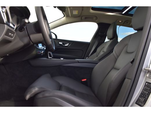 Volvo  V60 Volvo T6 Plug-in hybrid AWD Plus Dark | Keyless | Pano | Trekhaak | Stoel/Stuurverwarming | ActivLease financial lease