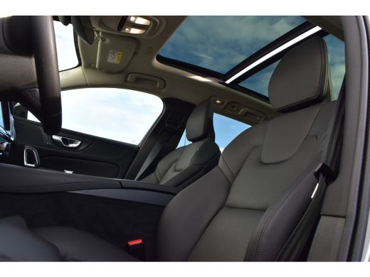 Volvo  V60 Volvo T6 Plug-in hybrid AWD Plus Dark | Keyless | Pano | Trekhaak | Stoel/Stuurverwarming | ActivLease financial lease