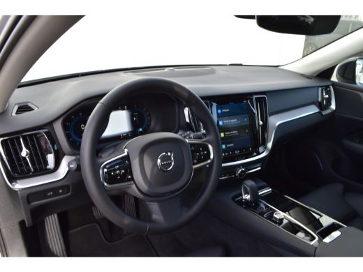 Volvo  V60 Volvo T6 Plug-in hybrid AWD Plus Dark | Keyless | Pano | Trekhaak | Stoel/Stuurverwarming | ActivLease financial lease