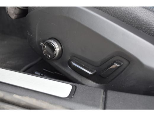 Volvo  V60 Volvo T6 Plug-in hybrid AWD Plus Dark | Keyless | Pano | Trekhaak | Stoel/Stuurverwarming | ActivLease financial lease
