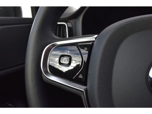 Volvo  V60 Volvo T6 Plug-in hybrid AWD Plus Dark | Keyless | Pano | Trekhaak | Stoel/Stuurverwarming | ActivLease financial lease
