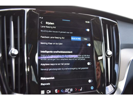 Volvo  V60 Volvo T6 Plug-in hybrid AWD Plus Dark | Keyless | Pano | Trekhaak | Stoel/Stuurverwarming | ActivLease financial lease