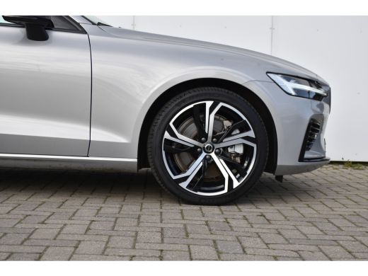 Volvo  V60 Volvo T6 Plug-in hybrid AWD Plus Dark | Keyless | Pano | Trekhaak | Stoel/Stuurverwarming | ActivLease financial lease