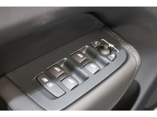Volvo  XC60 T6 350PK AWD Plus Bright | All Season | Panoramadak | Adapt LED | Iso Glas | Alarm ActivLease financial lease