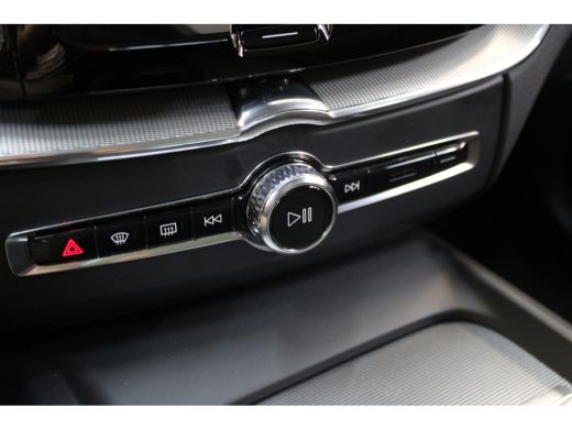Volvo  XC60 T6 350PK AWD Plus Bright | All Season | Panoramadak | Adapt LED | Iso Glas | Alarm ActivLease financial lease